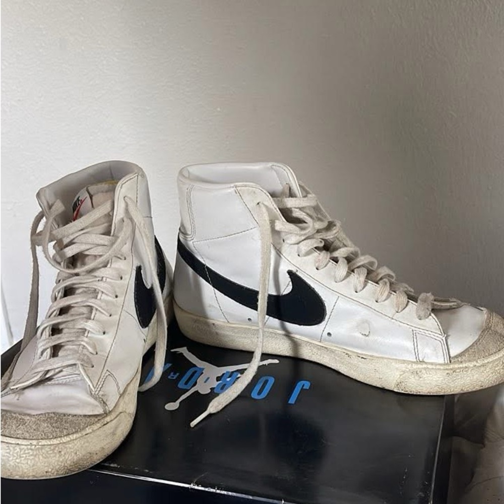 Nike Men's Off-White and Black High-Top Sneakers